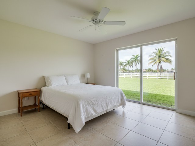 Furnished room, walking distance to the showgrounds